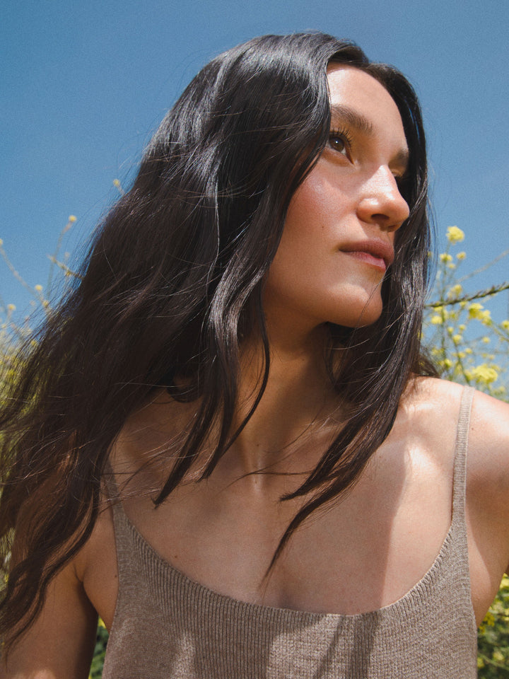 Dry Shampoo for Dark Hair: Avoid the White Cast