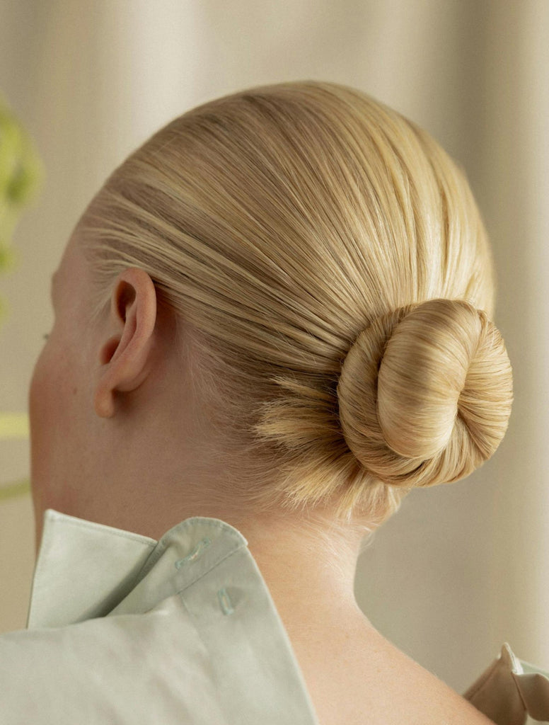 How to achieve the RŌZ slicked back bun