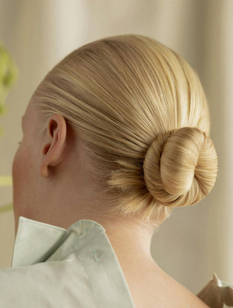 How to achieve the RŌZ slicked back bun